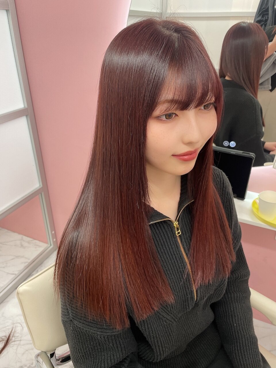 ストレートヘアの女性